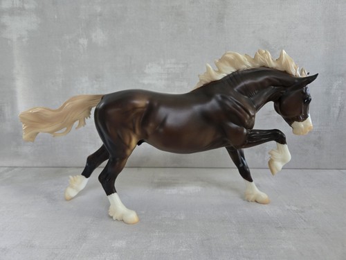 Breyer 2025 riptide - breyer,